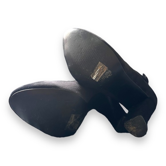 Close toe heel with ankle strap - Picture 3 of 3